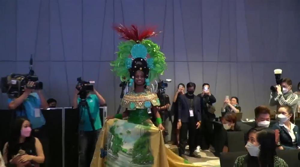 Miss Earth 2021 mặc quốc phục xuất hiện chấn động tại Việt Nam-3