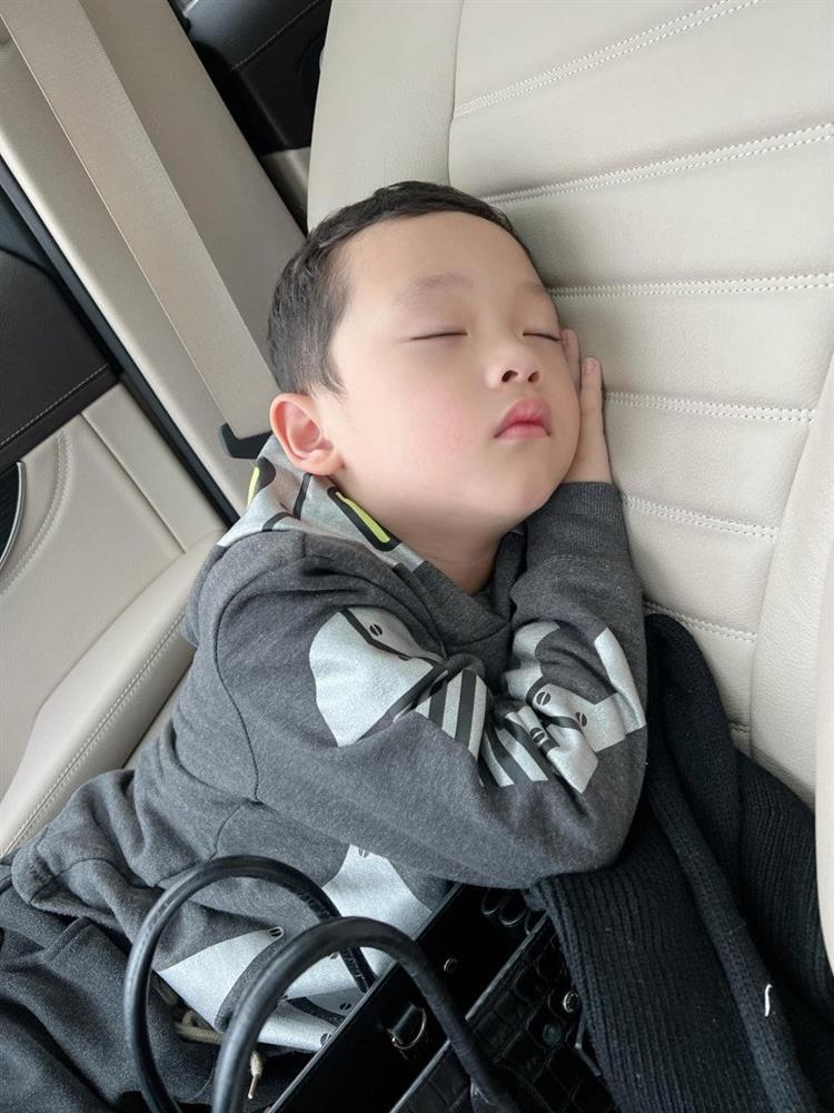 Ly Kute khoe loạt ảnh chưa từng công bố về con trai 6 tuổi-12