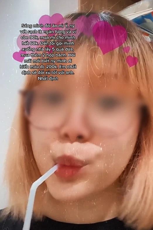 Khoe bạn trai hiến máu mua đồ cho mình, cô gái bị mắng tham ăn-1