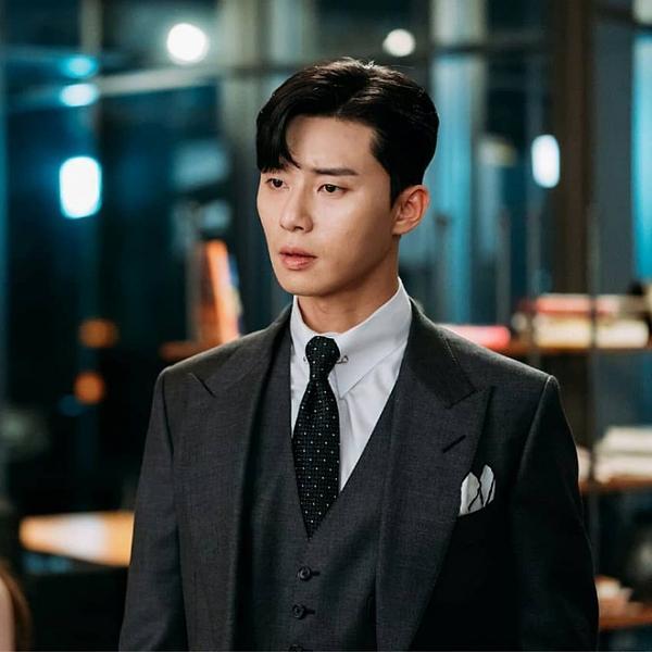 Park Seo Joon luôn là lựa chọn hàng đầu cho một bộ phim thuộc thể loại tình cảm, lãng mạn. Dù đóng vai trò gì hay tính cách ra sao nam diễn viên đều thể hiện xuất sắc. Những cảm giác ấm áp, quan tâm mà Park Seo Joon dành cho người yêu của mình trong các bộ phim luôn khiến khán giả phát cuồng.