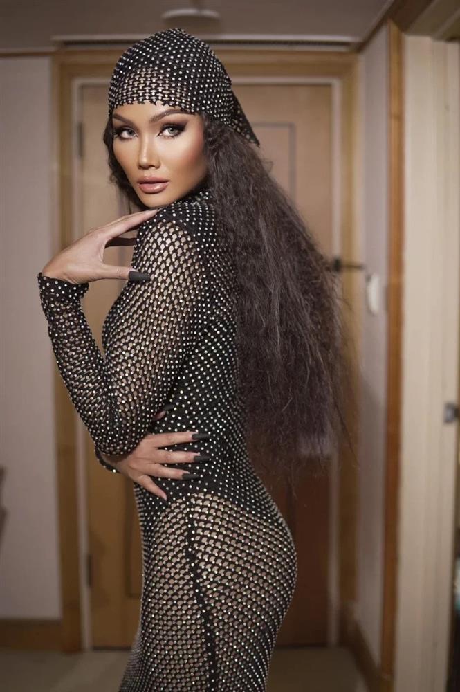 Mỹ nhân Việt khoe dáng đồ xuyên thấu: HHen Niê xứng danh cao thủ-2