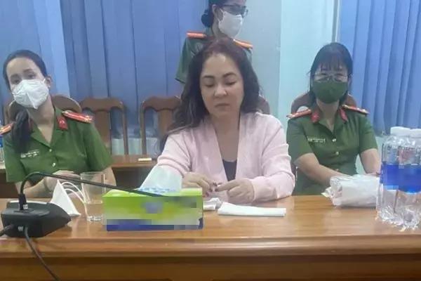 Vy Oanh sues Phuong Hang: Prosecuting a criminal case, prosecuting the accused-5
