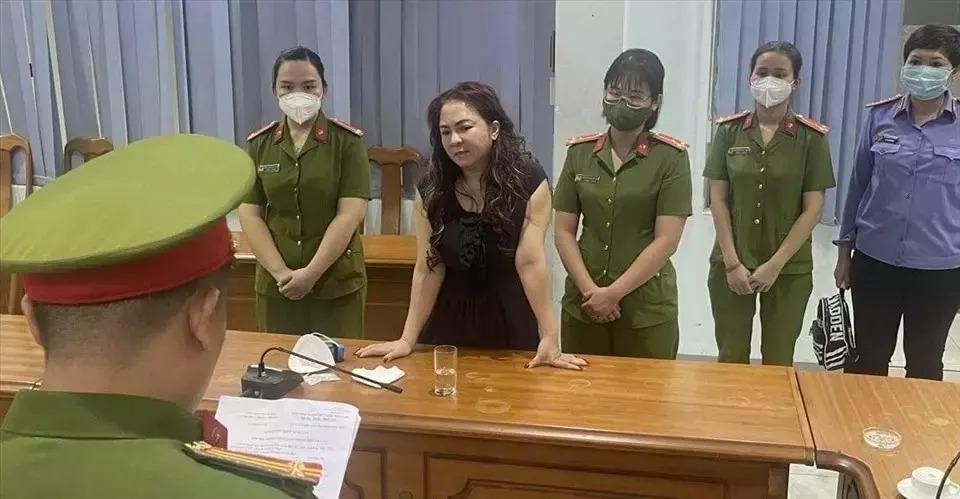 Vy Oanh sues Phuong Hang: Prosecuting a criminal case, prosecuting the accused-4