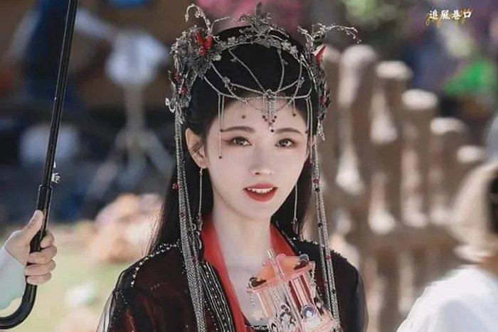 Cúc Tịnh Y gắn khô bò sả ớt lên đầu cho đã cái nư, nhìn hoảng quá!-7