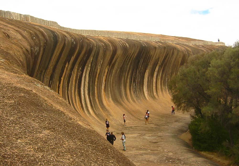 Vách đá như cơn sóng khổng lồ, có niên đại 60 triệu năm-2
