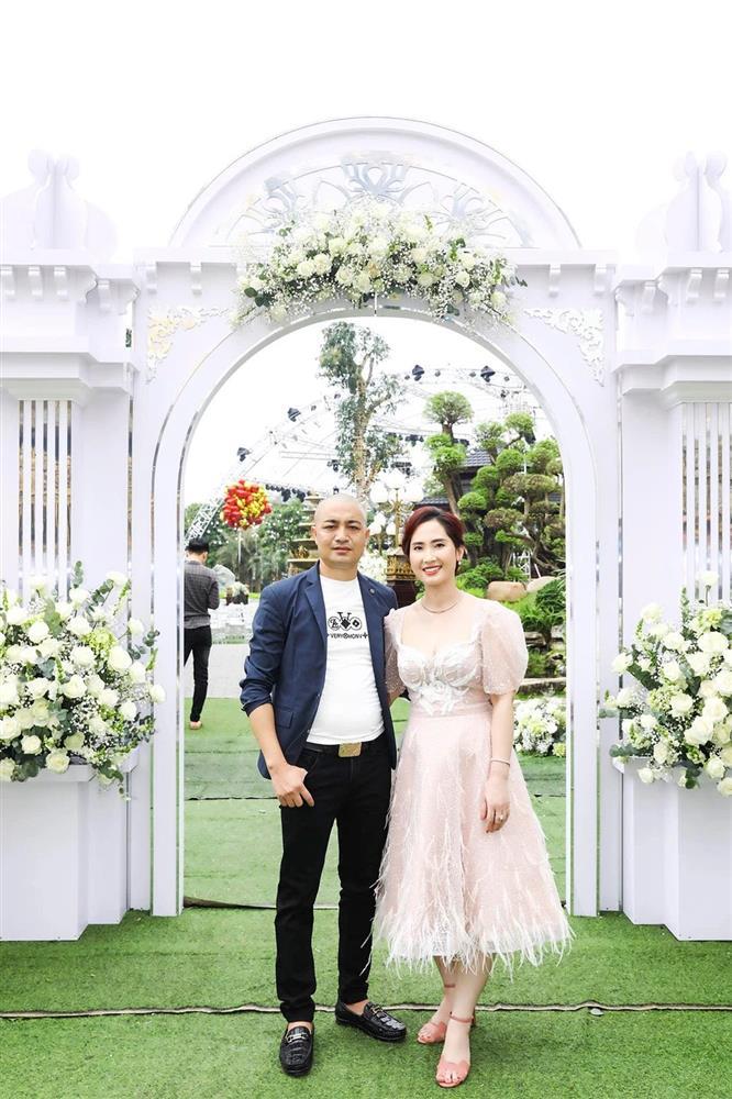 Danh tính đại gia buôn lợn mở tiệc kỷ niệm ngày cưới khủng-3