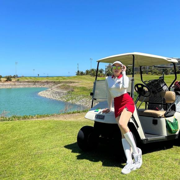 Hot girl Trâm Anh liên tục check-in ở sân golf, antifan phán sốc-1