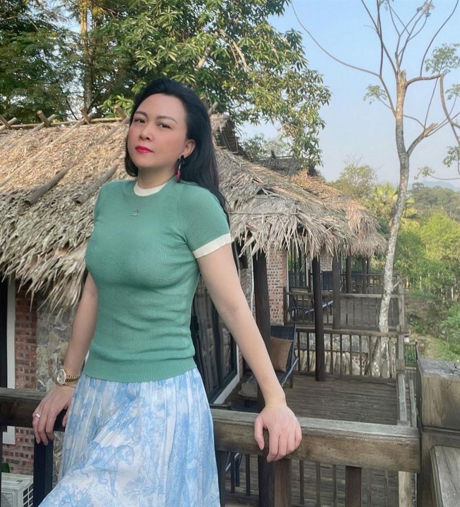 Phượng Chanel hiếm hoi không mặc xấu nhưng chỉnh ảnh lạ hoắc-1