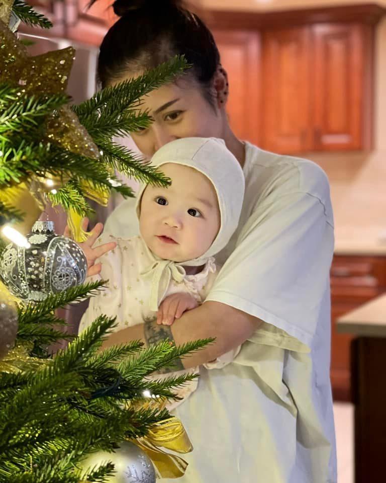 Ngoại hình con gái An Nguy sau 1 năm chào đời bằng IVF-8