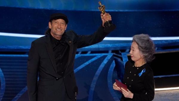 Kết quả OSCAR 2022: Will Smith khóc nức nở sau cú đấm gây tranh cãi nhất đêm-4