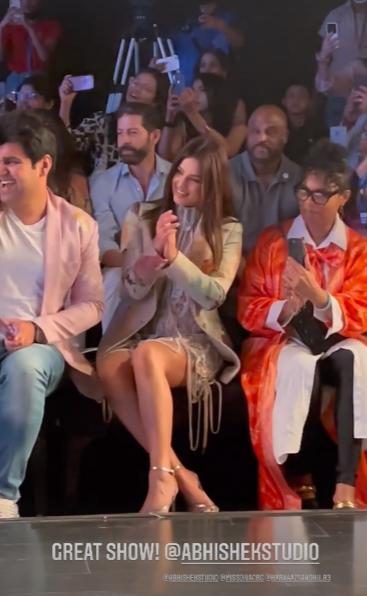 Miss Universe 2021 đi Fashion Week: ở Mỹ và về quê Ấn Độ khác hẳn-2