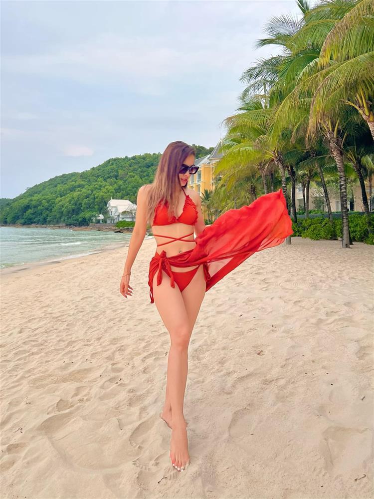 Phương Trinh Jolie mặc bikini lộ hình xăm thô tục vùng nhạy cảm-4