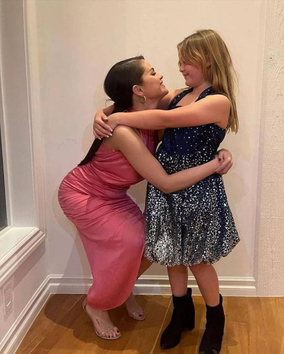 Selena Gomez lộ bụng to như mang bầu dù hì hục siết dáng-2