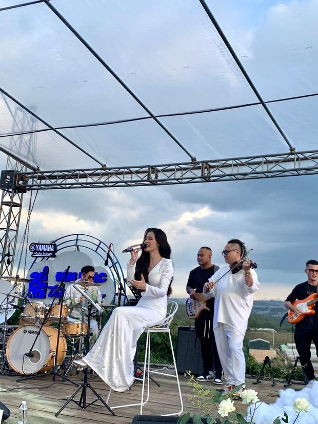 Netizen tóm gọn 2 nhân vật trốn vé lén xem Đông Nhi hát ở Đà Lạt-5