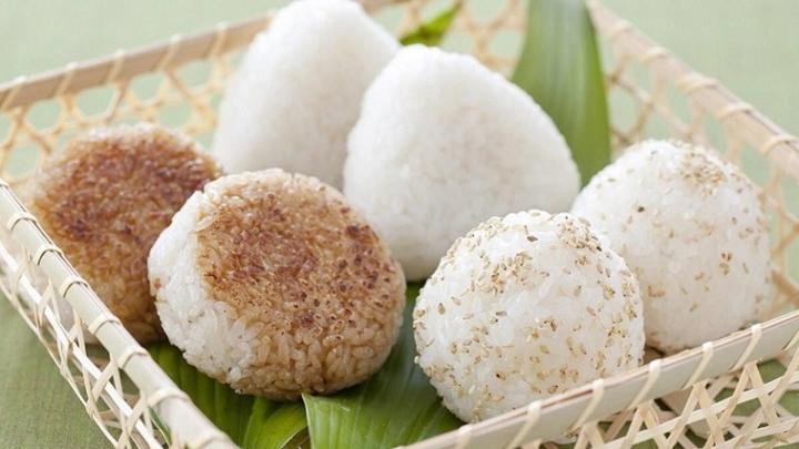 Rice balls with salt and sesame: A dish that was once lacking is now a meaningful gift-1