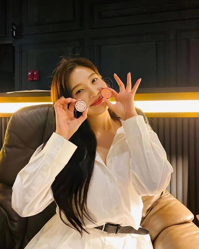 Jennie và Joy đụng hàng chan chát, ai khí chất hơn?-8