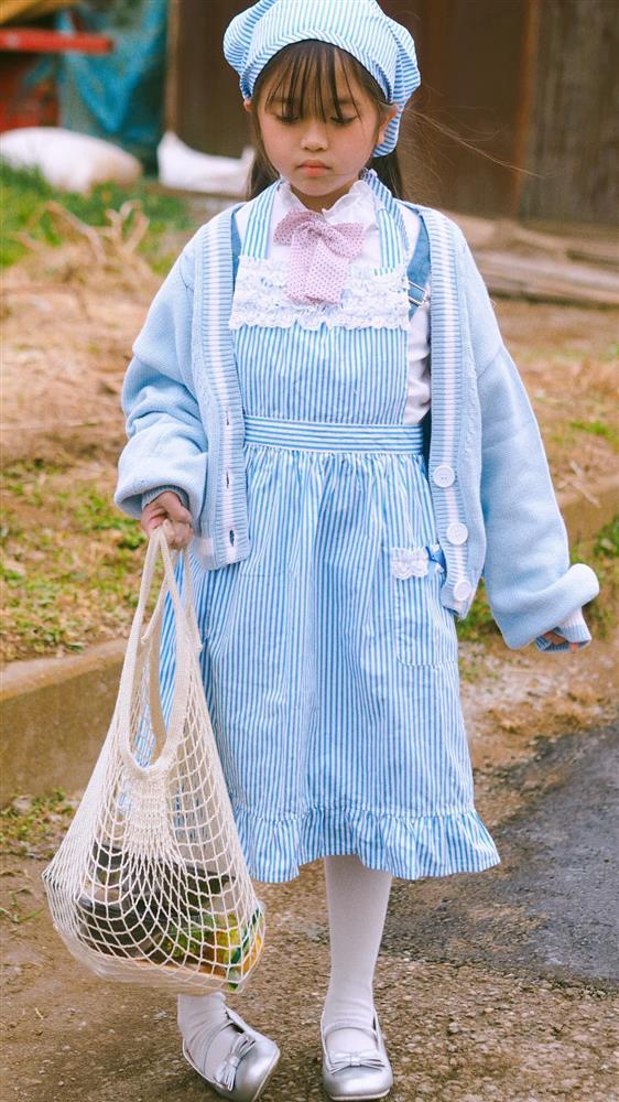 Con gái nhà người ta, mới 8 tuổi đã nấu hàng chục món Việt - Nhật-1