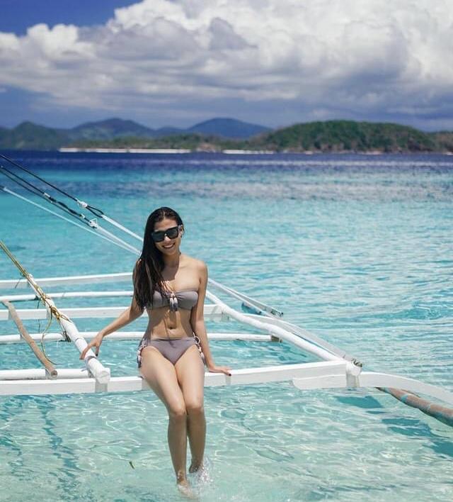 Thúy Diễm lòi mỡ kém tinh tế vì bikini phản chủ-4