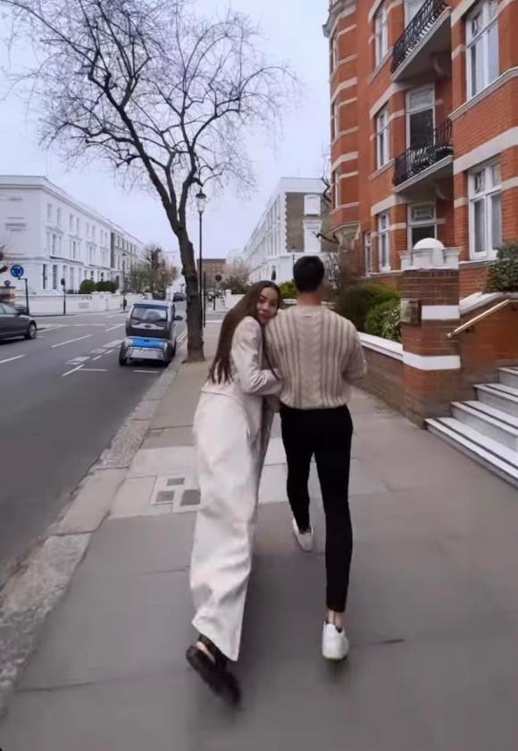 Kim Lý xuống sắc không phanh khi kề má Hà Hồ nơi trời Tây-2