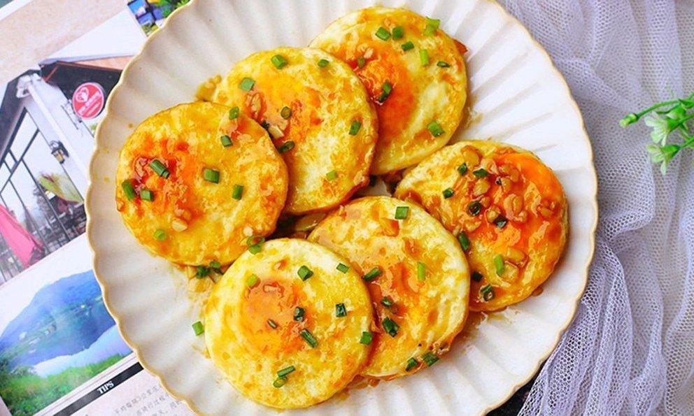 Trứng chiên sốt chua ngọt lạ miệng mà hao cơm-1