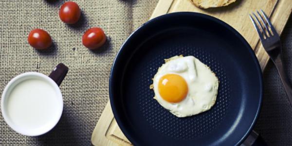 Trứng chiên sốt chua ngọt lạ miệng mà hao cơm-2