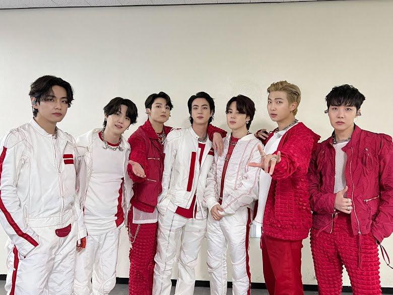 Thành viên BTS bị phóng viên phân biệt đối xử tại sân bay-2