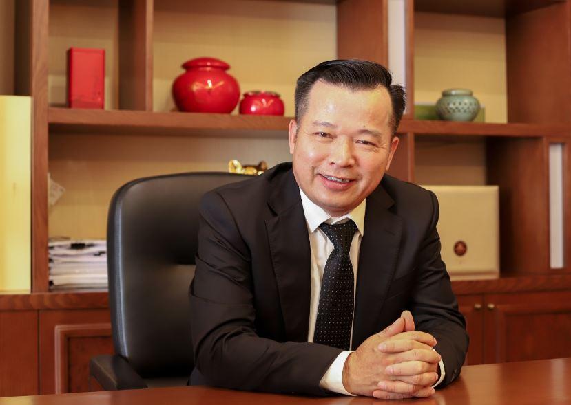 Hôn nhân viên mãn shark Việt và vợ giảng viên chưa từng lộ mặt-1