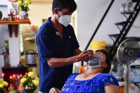 Bỏ test nhanh Covid-19 để không trở thành F0