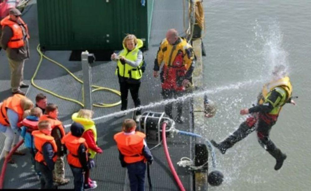 Loạt ảnh: 1 phút lỡ tay, nhận ngay hậu quả cái nịt cũng chẳng còn-9