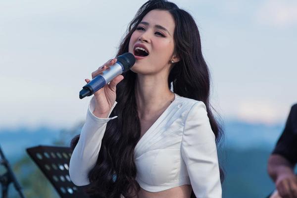 Đông Nhi hở bạo chốt comeback đúng Cá tháng 4, thật hay đùa đây?-7