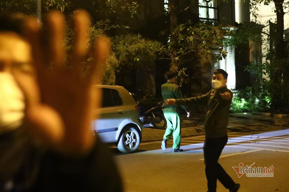 Đang khám xét chỗ ở, nơi làm việc của Chủ tịch FLC Trịnh Văn Quyết-16