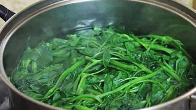 To boil water spinach, this should be added to the water to be the top-1