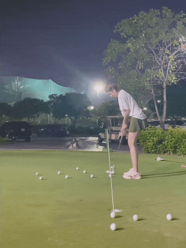 Thời trang chơi golf của hot girl Trâm Anh sexy hơn cả Hiền Hồ-5