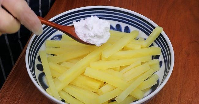 Chỉ cần thêm bước này, khoai tây chiên 10 miếng giòn cả 10-3