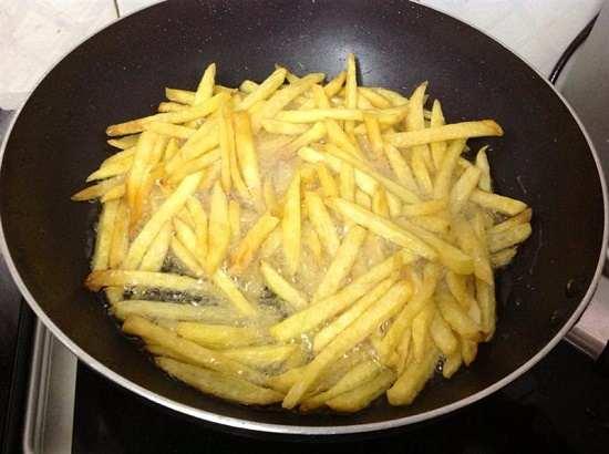 Chỉ cần thêm bước này, khoai tây chiên 10 miếng giòn cả 10-4