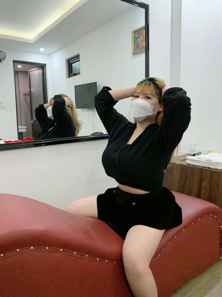 Đỏ mặt loạt ảnh hot girl ngực khủng check-in bên ghế tình yêu-3