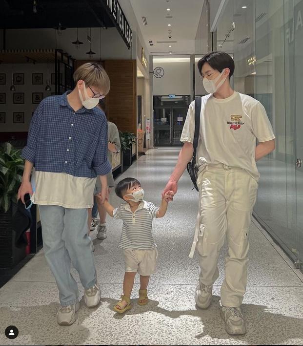 Phản ứng tình cũ Hòa Minzy khi thấy Đức Phúc, Erik chăm con mình-1