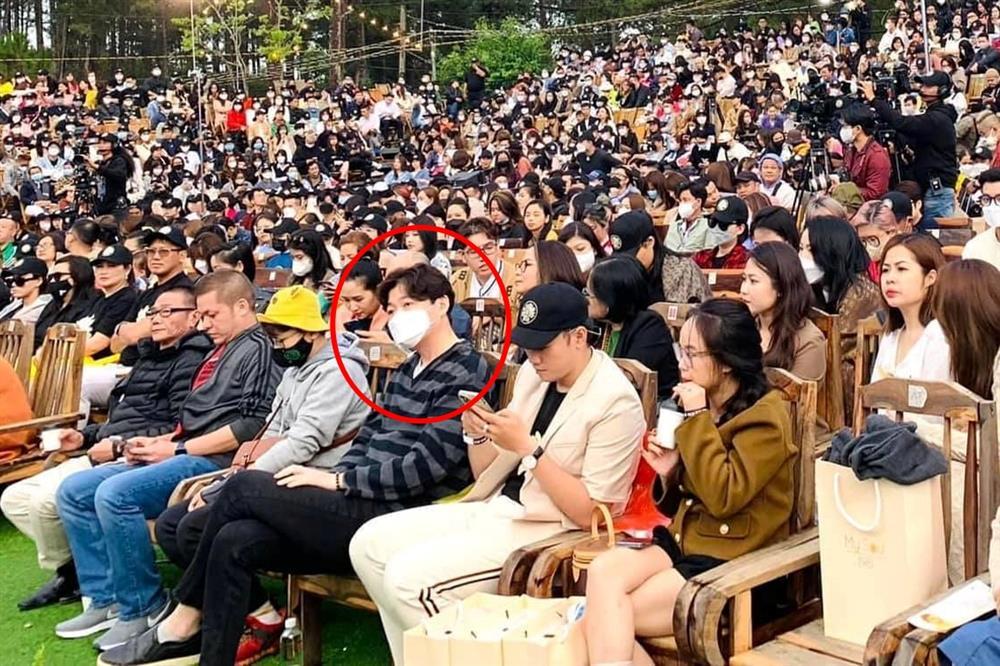 Tình tin đồn lâu năm khóc nức nở khi Mỹ Tâm hát bài kỷ niệm-1