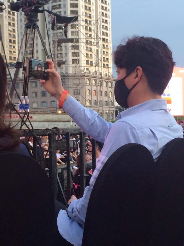 Tình tin đồn lâu năm khóc nức nở khi Mỹ Tâm hát bài kỷ niệm-9