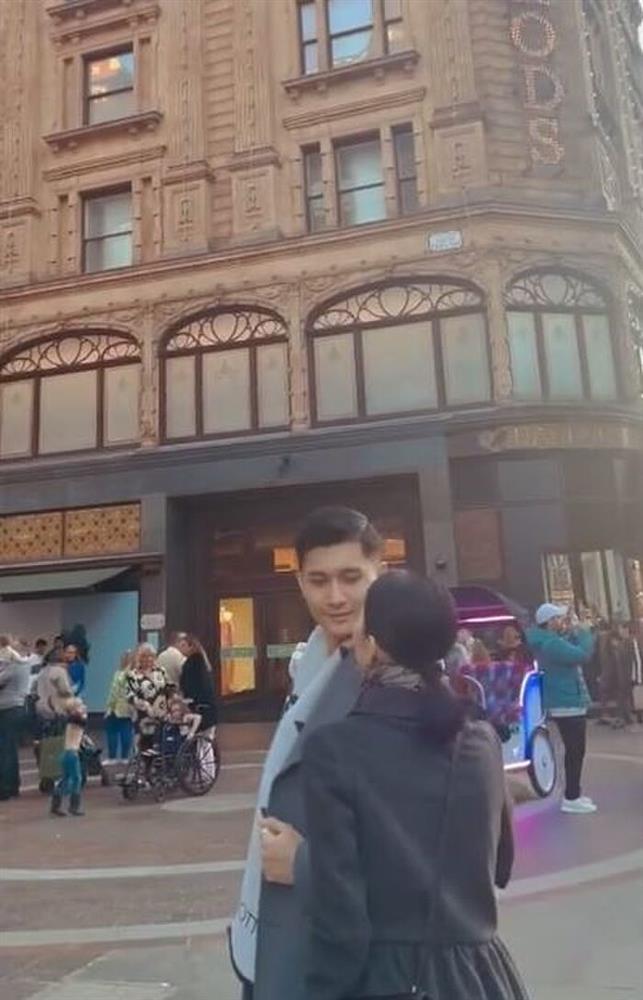 Hà Hồ - Lệ Quyên thả dáng ở Anh, đã hết cạch mặt?-7