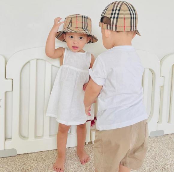 2 con Hà Hồ diện đồ đôi sặc mùi tiền cực yêu-5