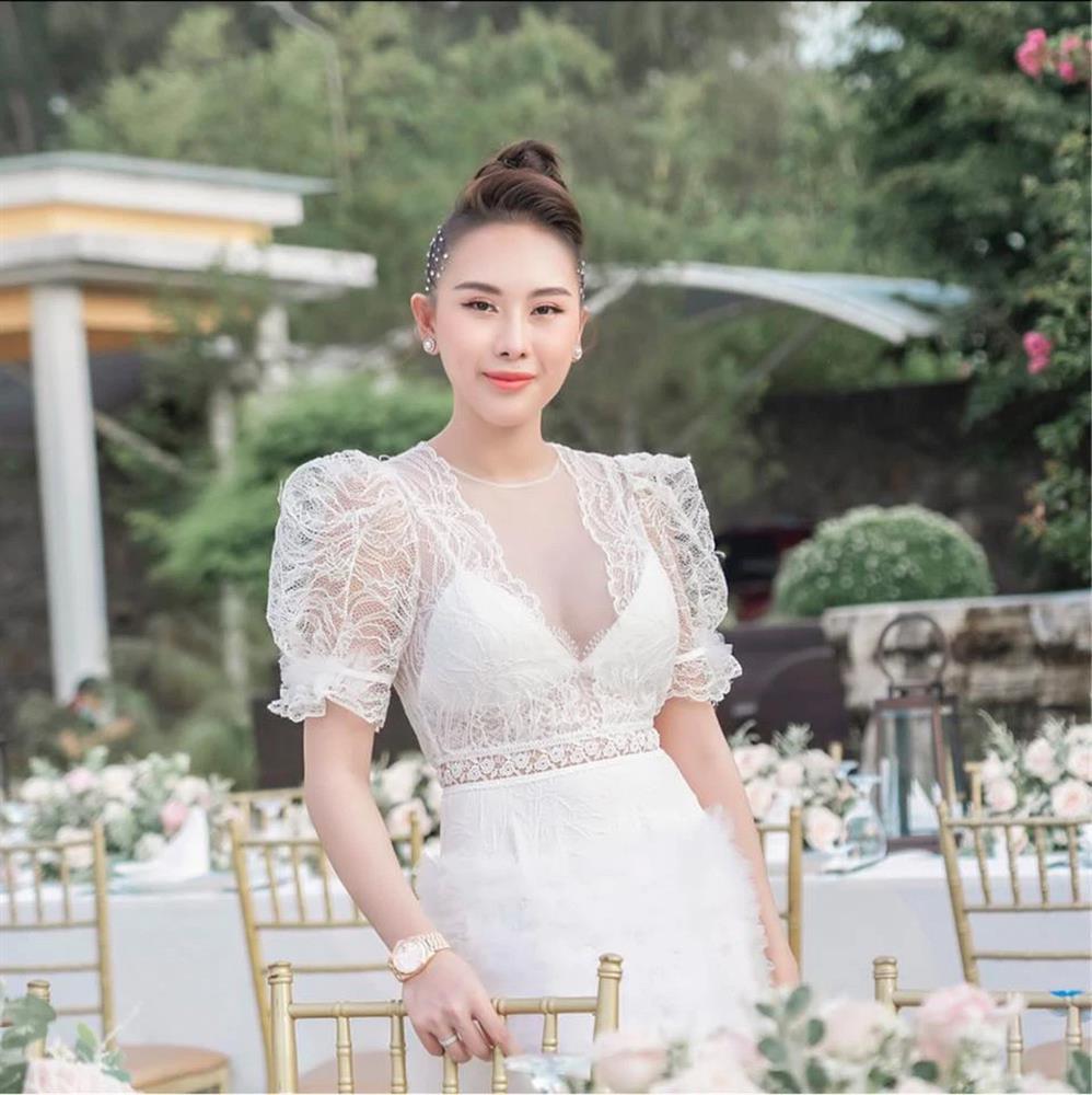 Chân dung em dâu Hoa hậu giỏi, giàu không kém Đoàn Di Băng-3