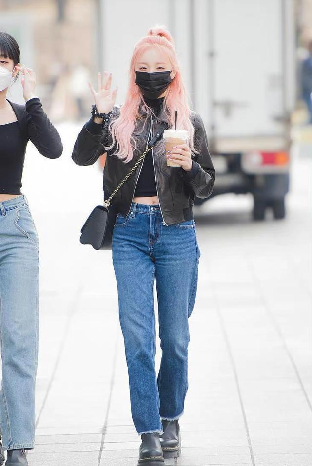 Sao Hoa ngữ diện quần jeans suông hack dáng đỉnh cao-7