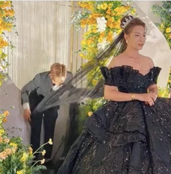 Bà xã Hồ Gia Hùng và Tóc Tiên hiếm hoi diện váy cưới màu đen-1