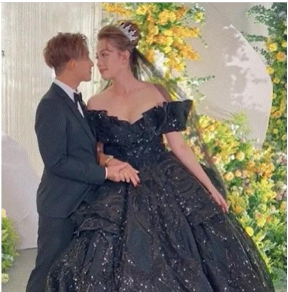 Bà xã Hồ Gia Hùng và Tóc Tiên hiếm hoi diện váy cưới màu đen-2