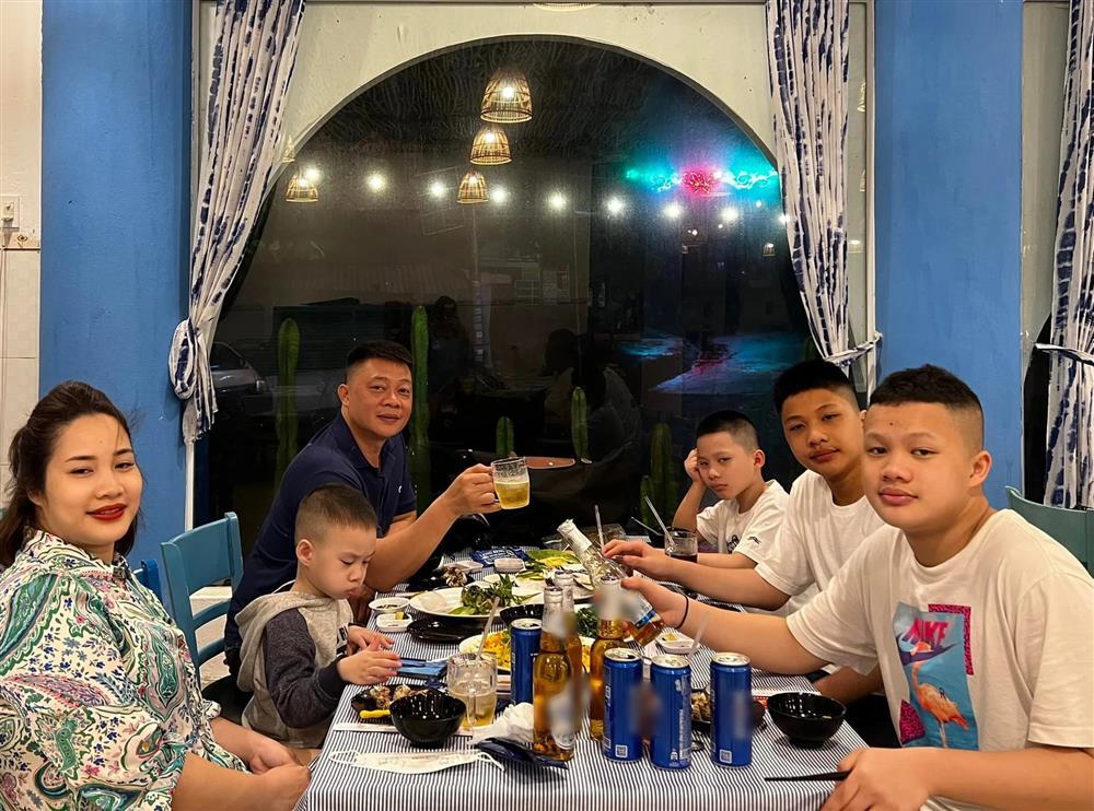 BTV mắn đẻ nhất VTV dở khóc dở cười kỷ niệm 15 năm ngày cưới-3