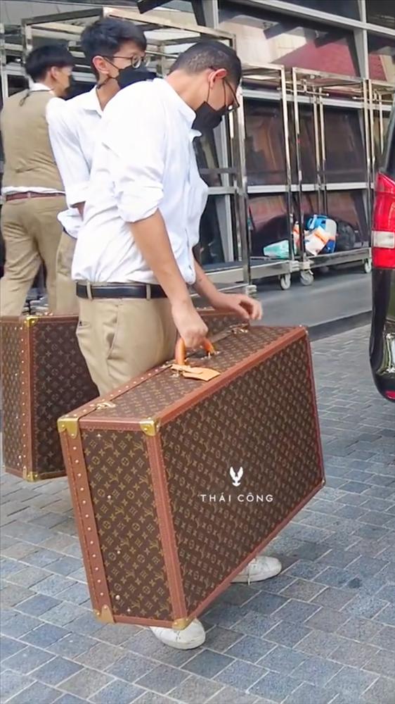 Thai Cong made a harsh statement about using branded suitcases 1.5 billion-2
