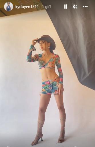 Cô cao bồi Kỳ Duyên gây mê với vòng eo bé tí chấp cả cam thường-5