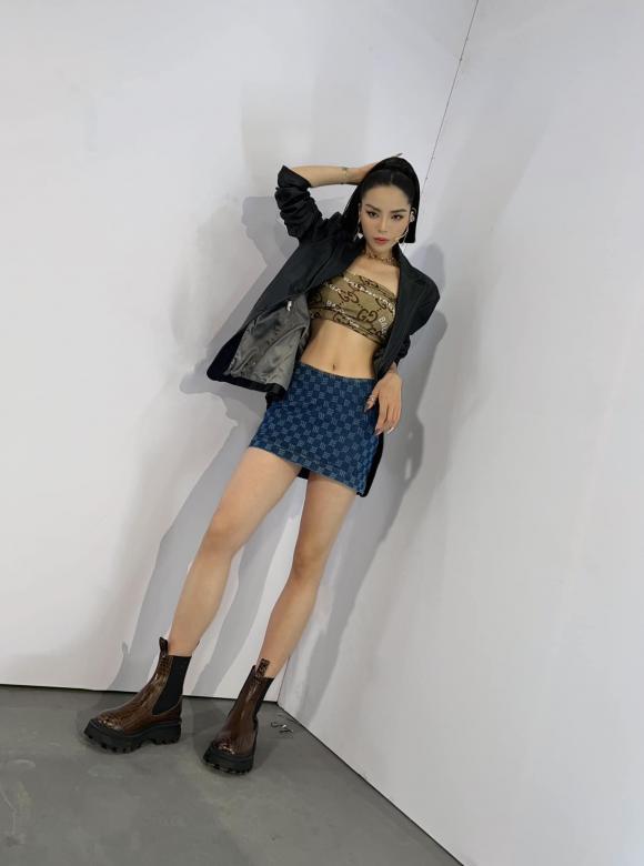 Cô cao bồi Kỳ Duyên gây mê với vòng eo bé tí chấp cả cam thường-6