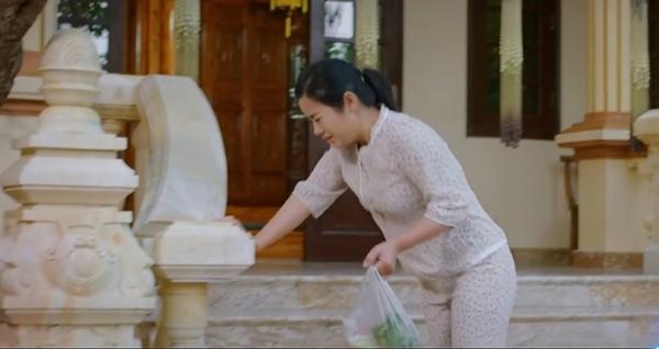 Lối Về Miền Hoa tập 24, Hoa ngất xỉu khiến chồng con hoảng hốt-1